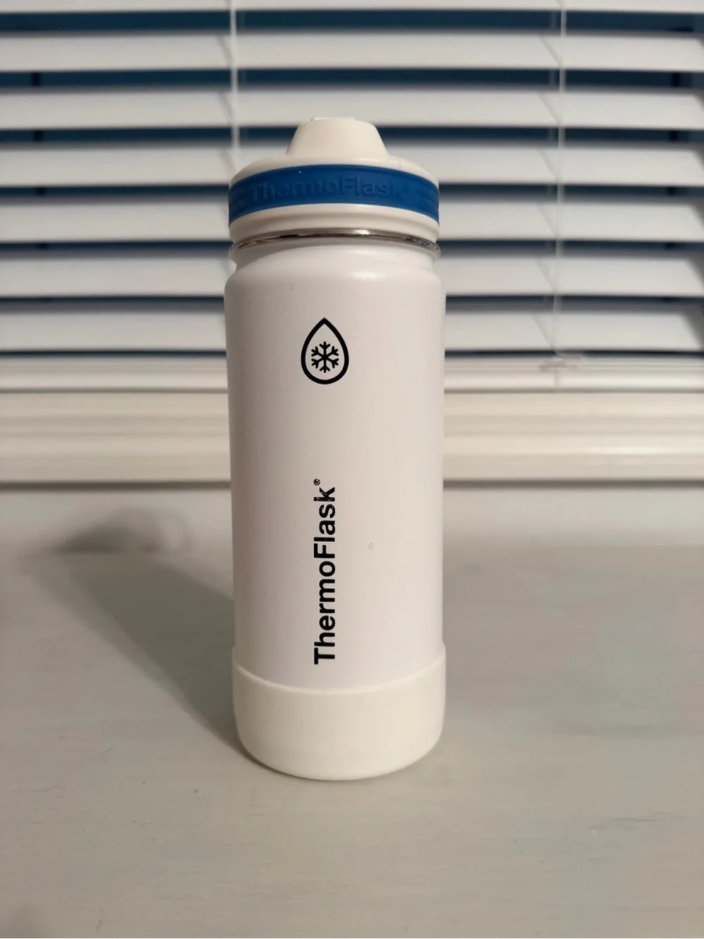 ThermoFlask 16 oz Stainless Steel Insulated Water Bottle School Handle White